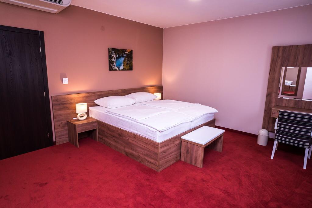 B&B Villa Angy Korenica Extérieur photo