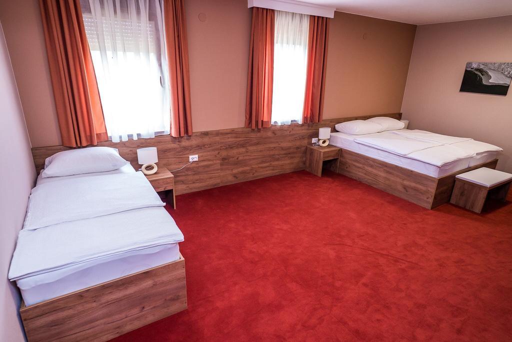 B&B Villa Angy Korenica Extérieur photo